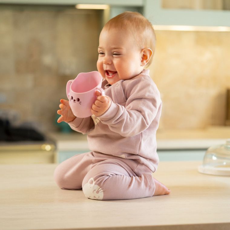Akuku, kubek pochyły do nauki picia, różowy
