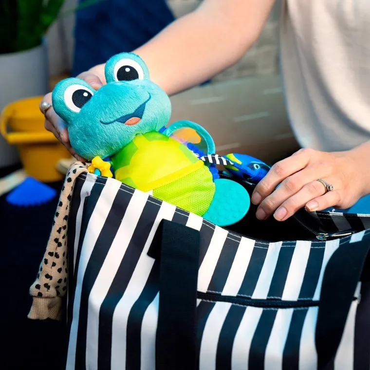 Baby Einstein, żółwik pluszowy sensoryczny do wózka z zaczepem