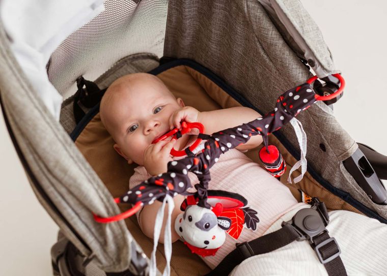 Balibazoo, kontrastowa krowa, zawieszka do wózka