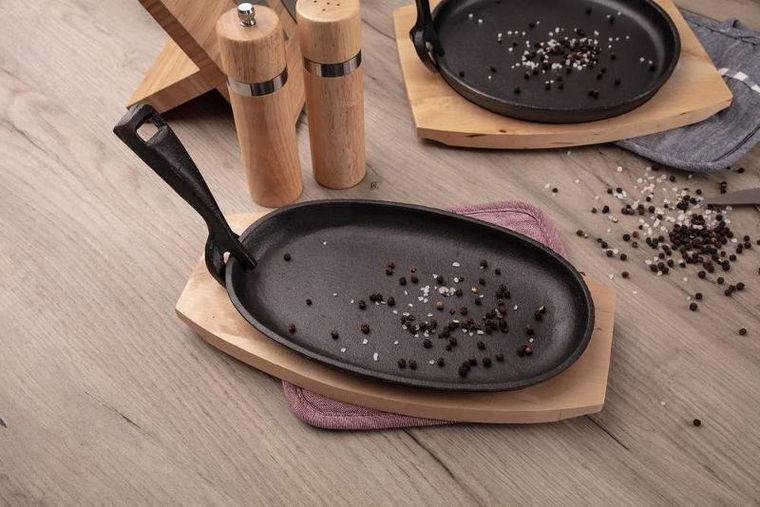 Banquet, Grada, patelnia żeliwna z drewnianą deską, 23-14 cm