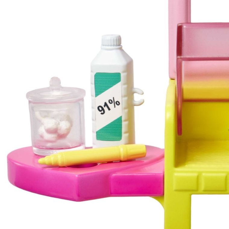 Barbie, Pierwsza praca - Przekłuwanie uszu, zestaw z lalką Skipper i akcesoriami