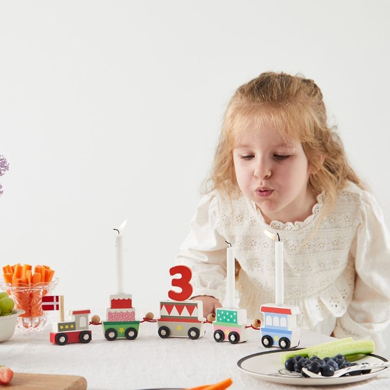 Barbo Toys, drewniany pociąg urodzinowy, 18 elementów