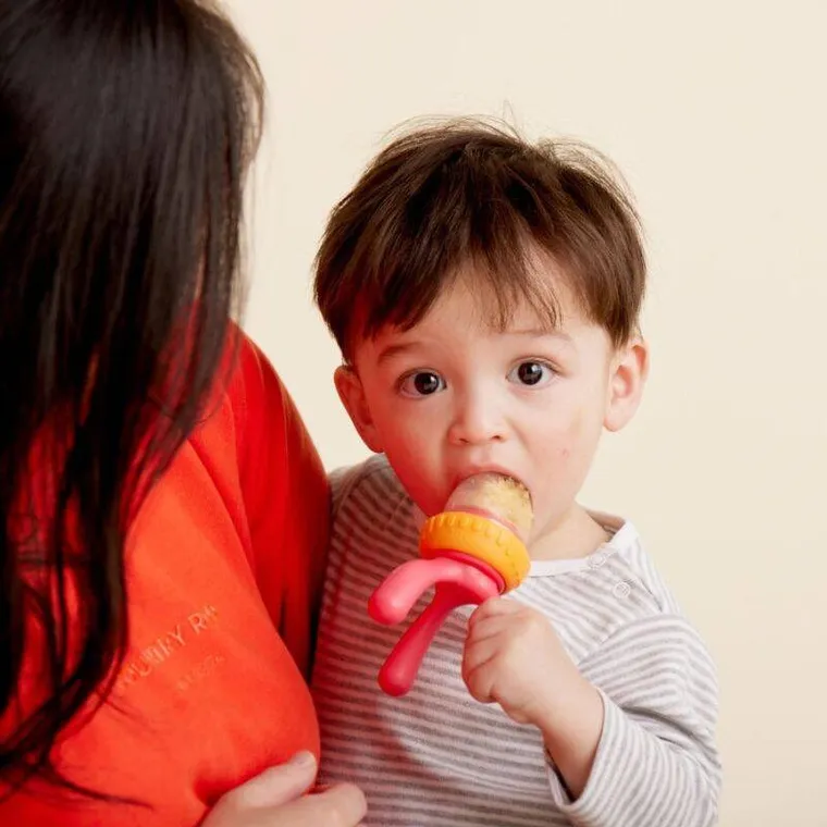 b.box, gryzak silikonowy do podawania pokarmu, błękit