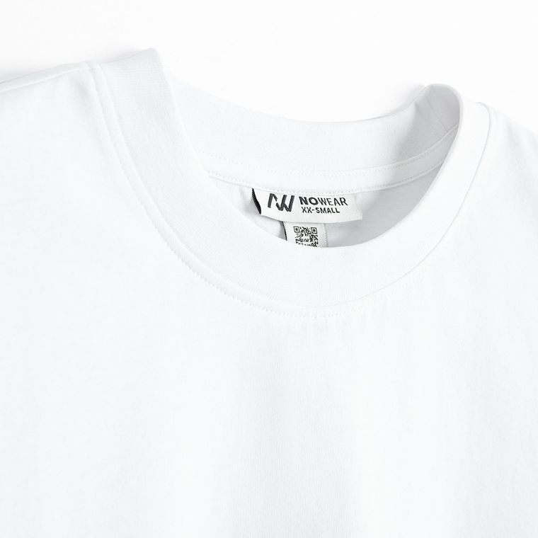 Biała koszulka basic o kroju relaxed NOWEAR