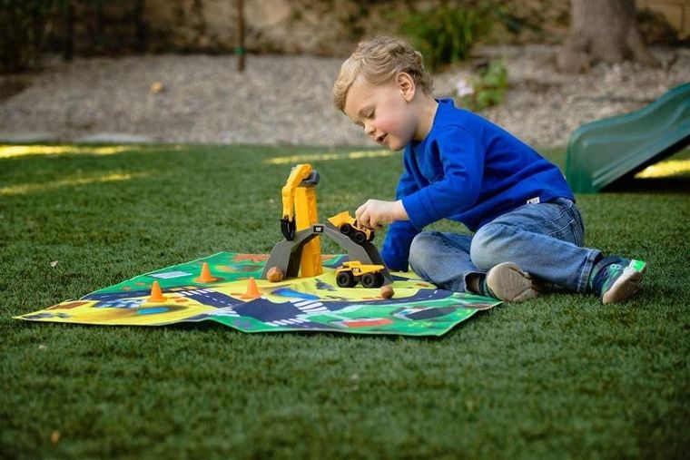 CAT, koparka i wywrotka, pojazdy budowlane z matą i akcesoriami