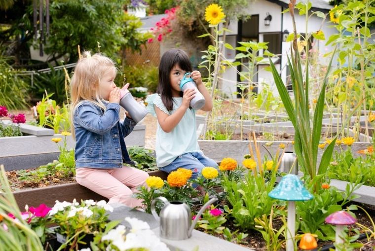 Chicco, bidon z miękkim ustnikiem, niebieski, 350 ml, 2l+