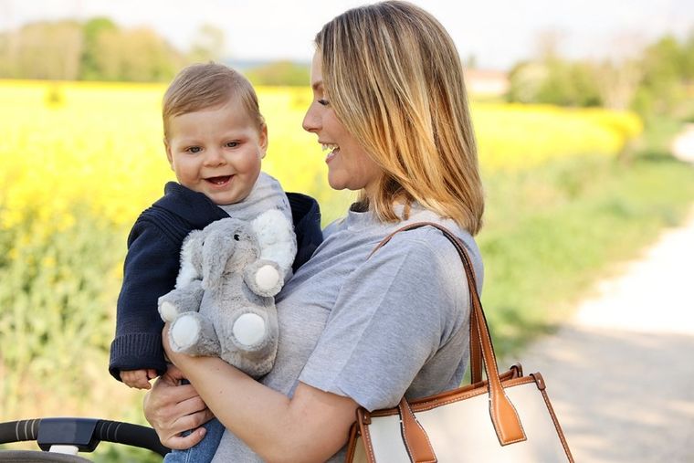 Cloud B, Elliot Elephant Mini, On the Go, szumiąca maskotka z muzyką