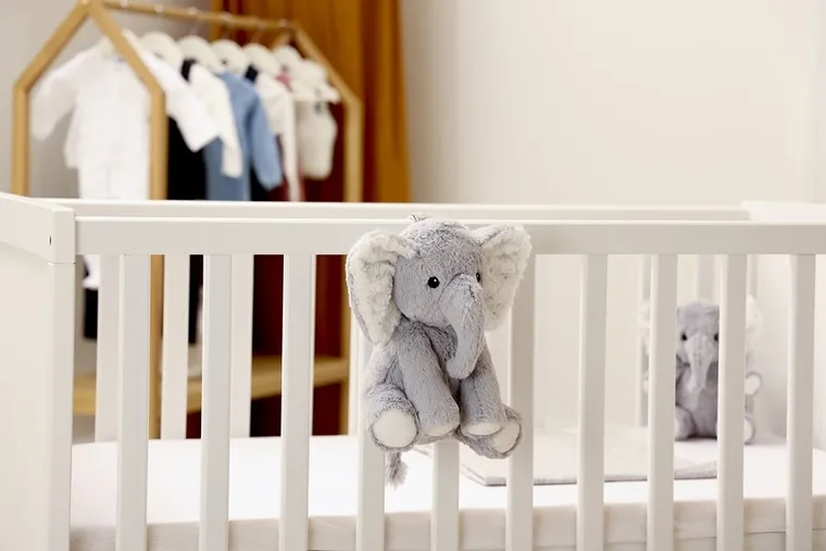 Cloud B, Elliot Elephant, szumiąca maskotka z muzyką