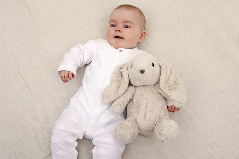 Cloud B, Love Light, Buddies Billy Bunny, szumiąca maskotka z czujnikiem ruchu i muzyką