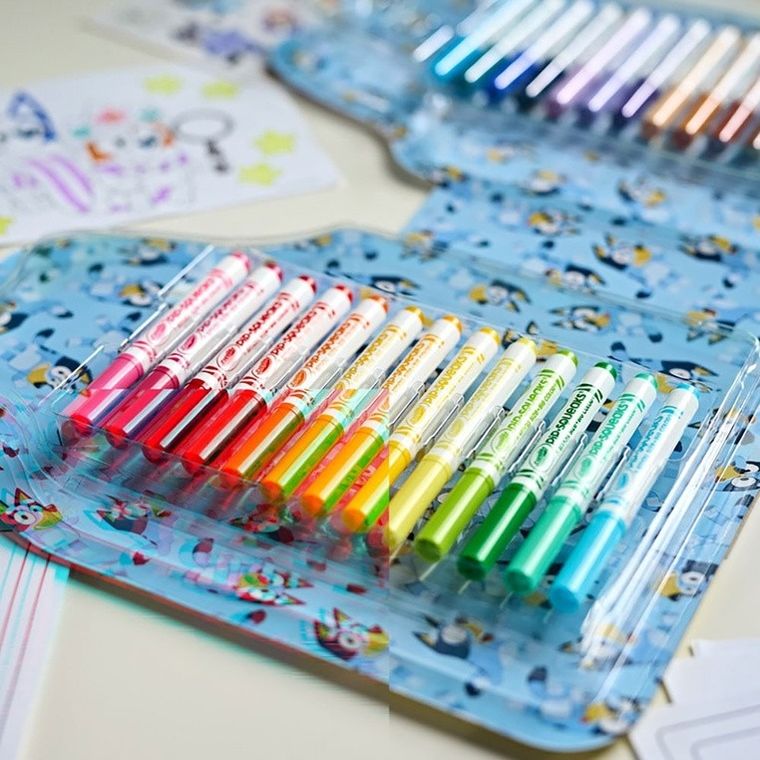 Crayola, Bluey, zestaw artystyczny z kolorowankami, naklejkami i flamastrami, 47 elementów