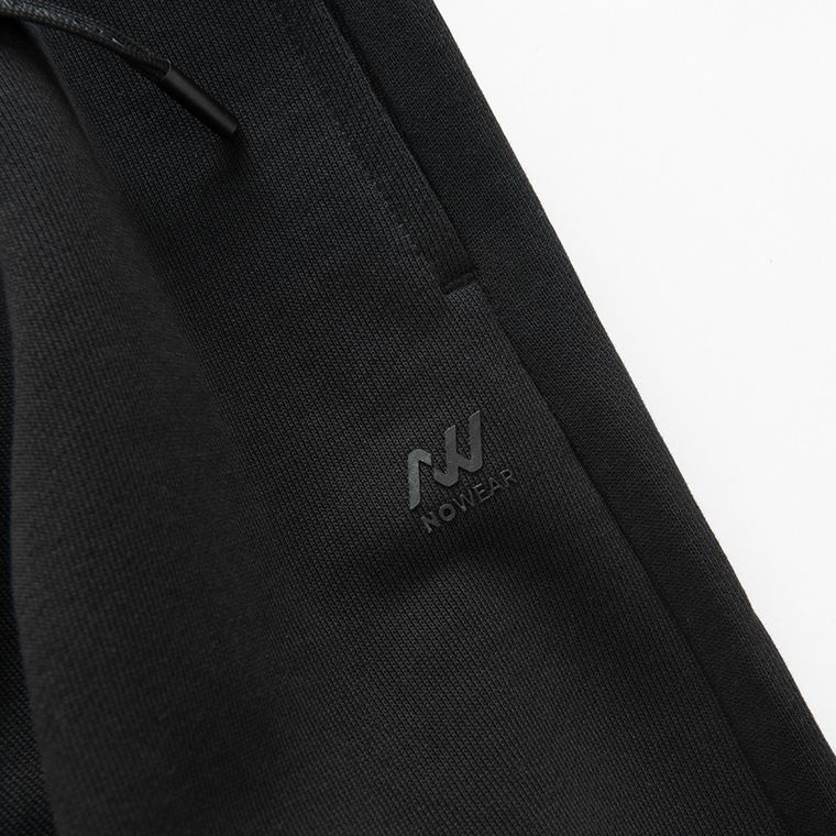 Czarne spodnie dresowe regular NOWEAR