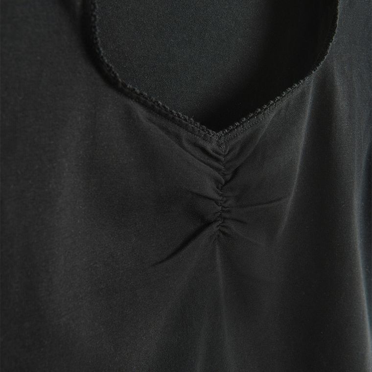 Czarny top z dekoltem NOWEAR