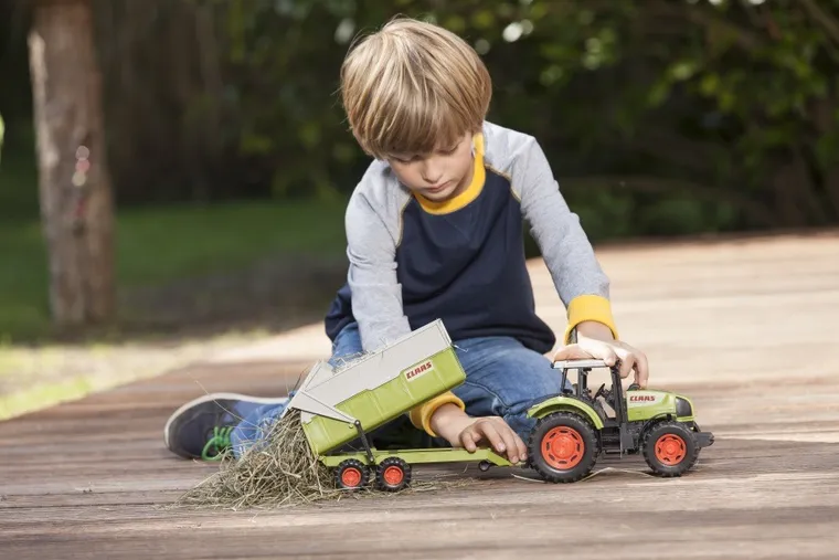 Dickie, Claas Ares, traktor z przyczepką
