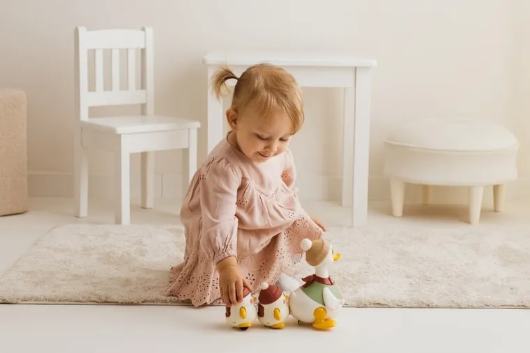 Dumel Discovery, Kaczka Monika z maluchami, zabawka interaktywna