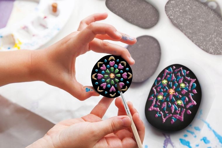 Grafix, malowanie kamyczków, mandala