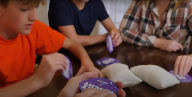 Granna, Bitwa na poduchy, gra zręcznościowa