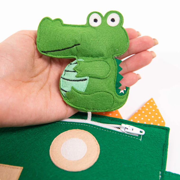 Jolly Designs. Krokodyl. Podróżna książeczka sensoryczno-manipulacyjna