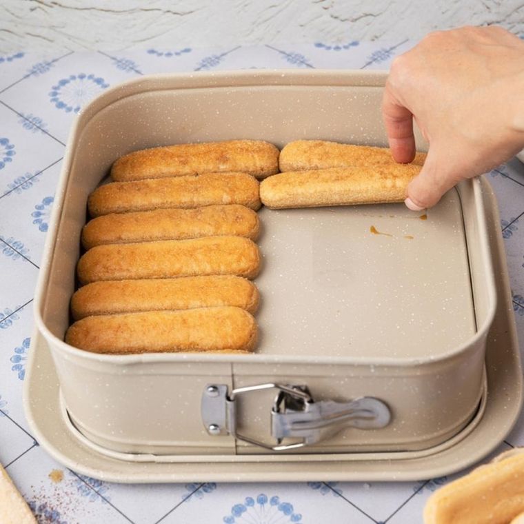 Kinghoff, blacha, forma rozpinana do ciasta, kwadratowa, 27,5-27,5 cm, kh-1977