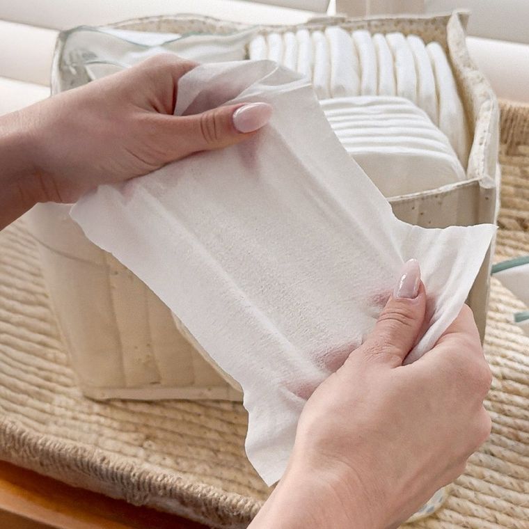 Kit and Kin, biodegradowalne bezzapachowe chusteczki wodne, 60 szt.