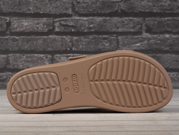 Klapki damskie, brązowe, Crocs Brooklyn Buckle Lowwdg