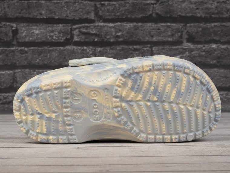 Klapki damskie, szare, Crocs Classic Marbled Clog