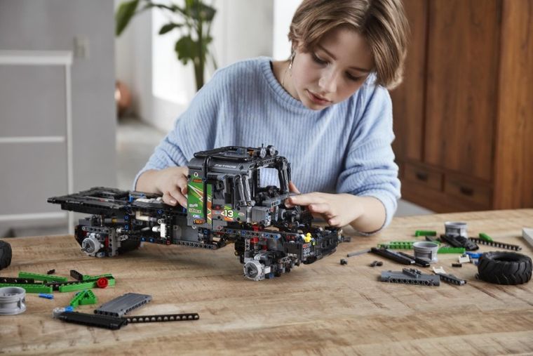 LEGO Technic, Ciężarówka Mercedes-Benz Zetros z napędem na 4 koła, 42129