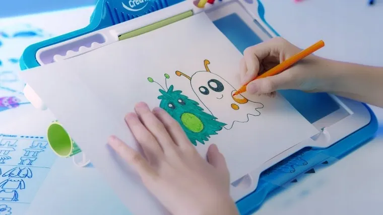 Maped Creativ, podświetlana tablica z szablonami do odrysowywania