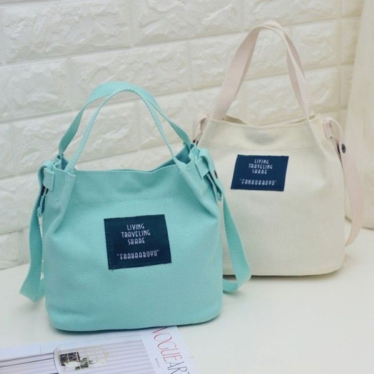 Materiałowa torebka listonoszka, czarna