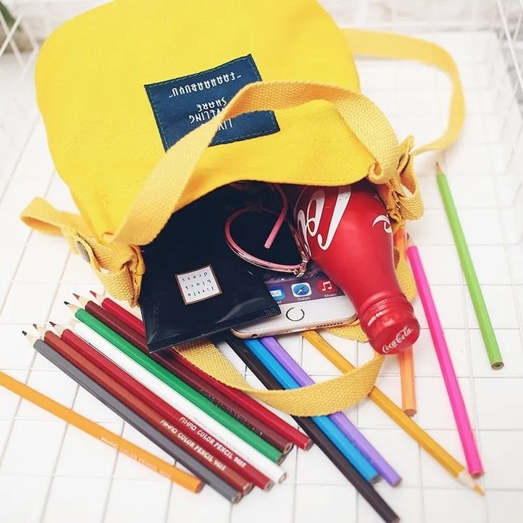 Materiałowa torebka listonoszka, różowa