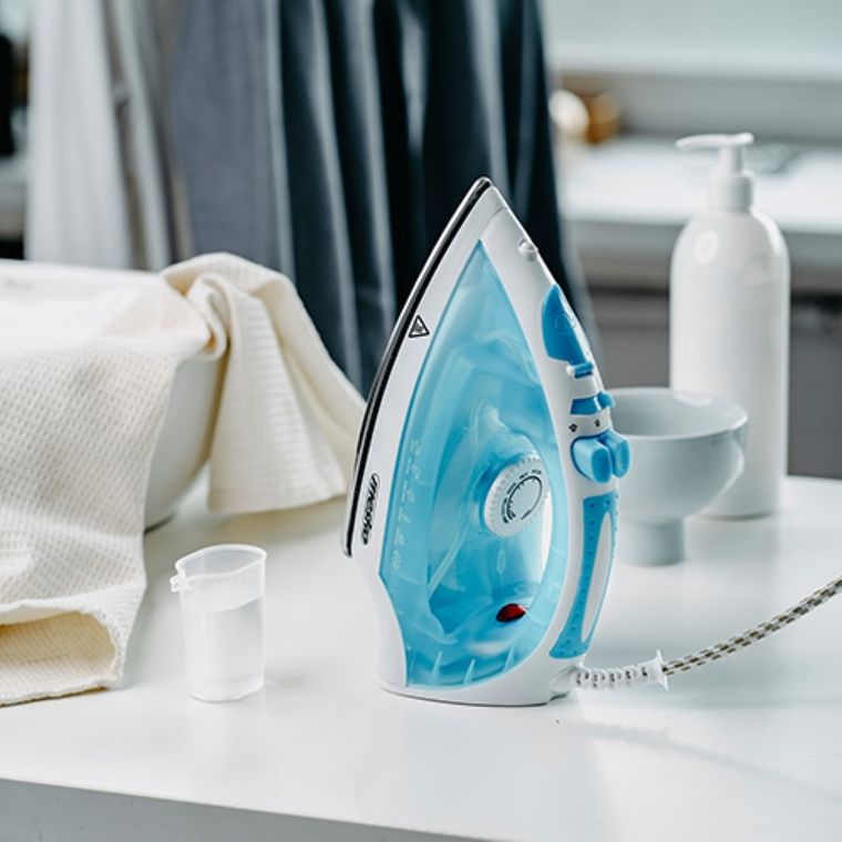 Mesko, żelazko, stalowa stopa, 2200W, MS 5023