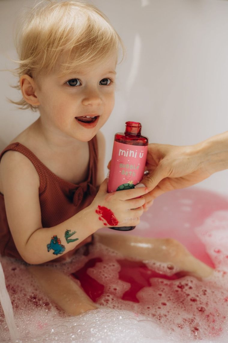 Mini U, naturalny bąbelkowy płyn do kąpieli dla dzieci i niemowląt, truskawka