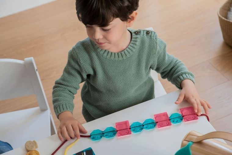 Miniland, koraliki do nawlekania, zestaw kreatywny