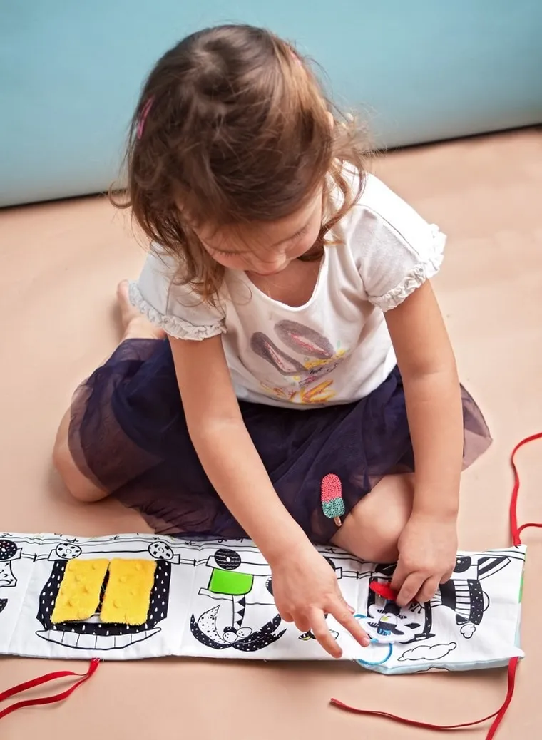 Mom's Care, ciuchcia, książeczka sensoryczna