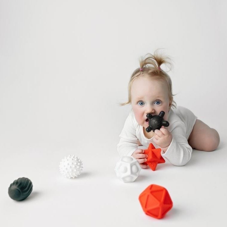 Mom's Care, kontrastowe piłeczki sensoryczne, 6 szt.