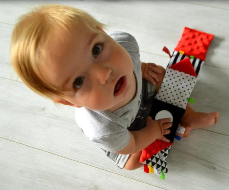 Mom's Care, mała książeczka, kontrastowa zabawka sensoryczna, różowa