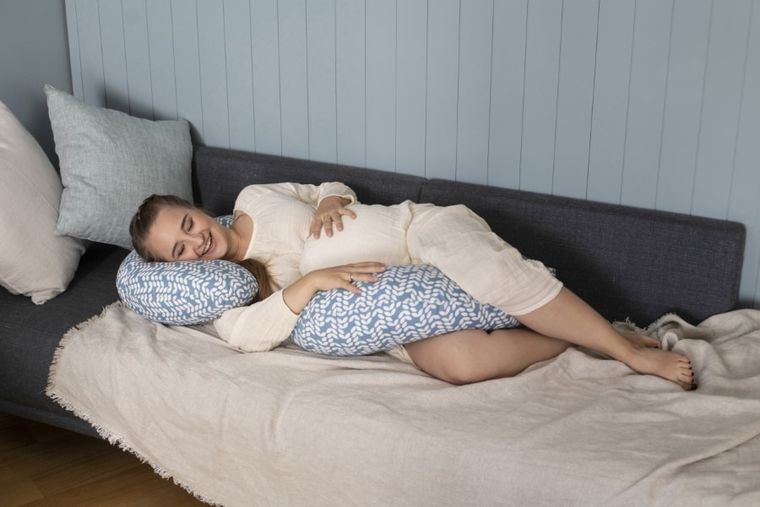 Motherhood, Classics beżowa, poduszka dla kobiet w ciąży i do karmienia