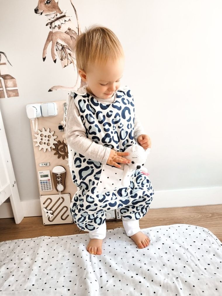 Motherhood, Kwadraty Różowe, śpiworek z kieszonką i nogawkami, ocieplany, TOG 2, 18m+