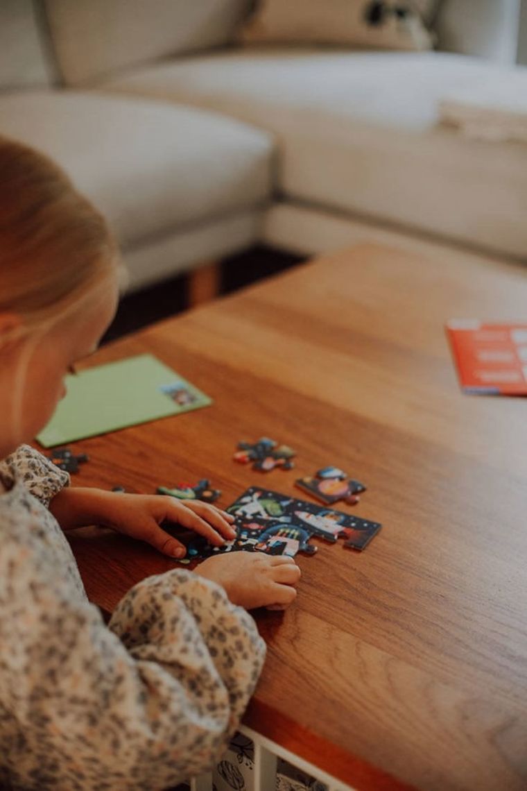 Mudpuppy, Kosmos, puzzle-kartka z życzeniami, 12 elementów