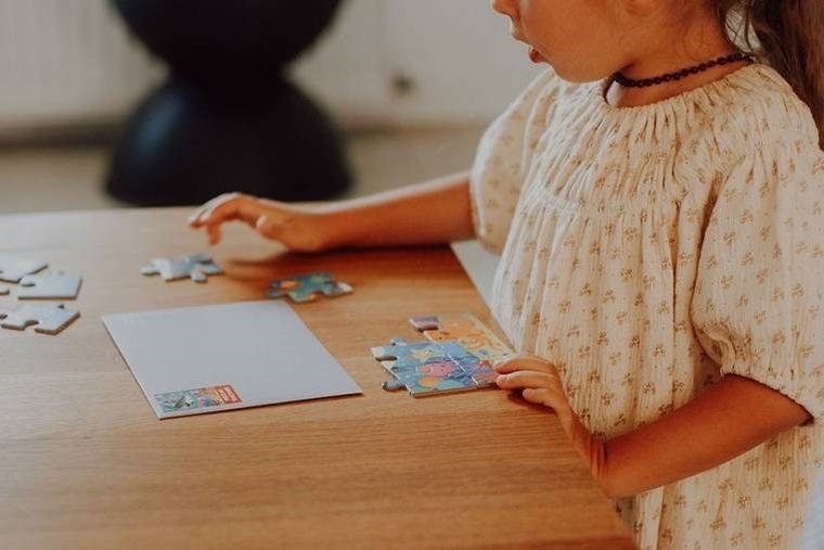 Mudpuppy, Rekin, puzzle-kartka z życzeniami, 12 elementów