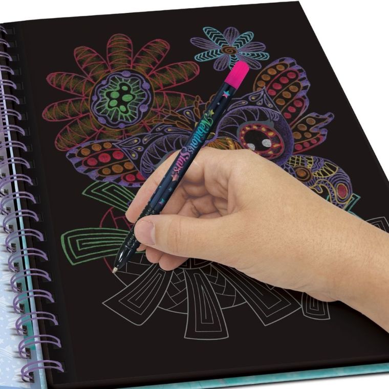 Nebulous Stars, Isadora, kolorowanki z czarnymi kartkami i pisakami