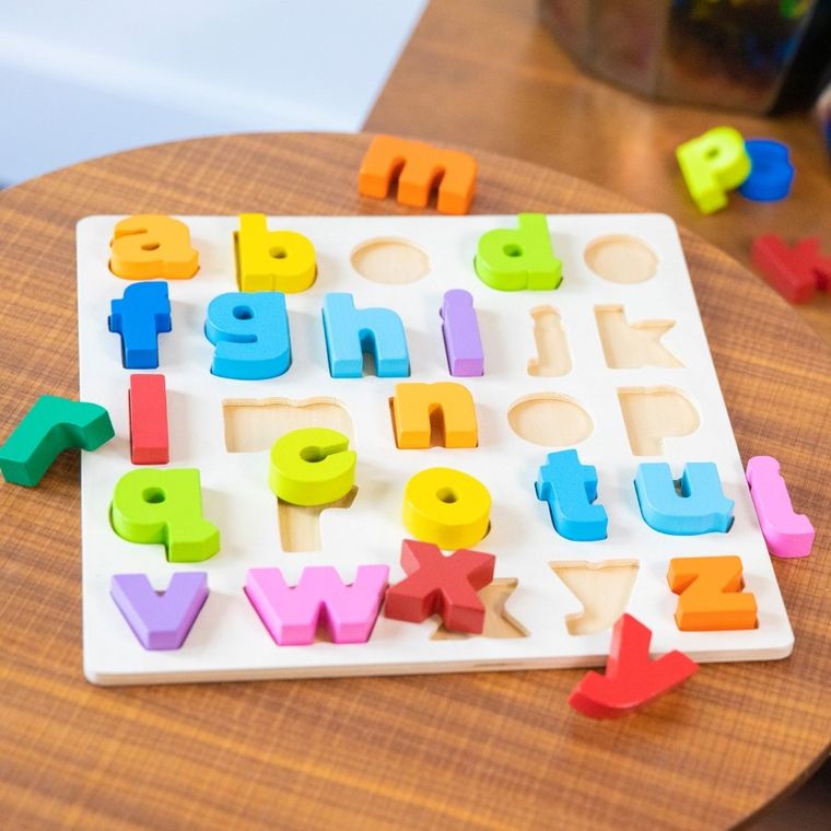 New Classic Toys, alfabet małe litery, drewniane puzzle