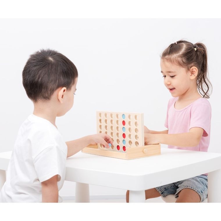 New Classic Toys, cztery w rzędzie, gra familijna