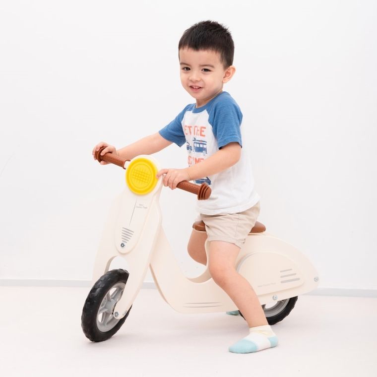 New Classic Toys, skuter drewniany, biały