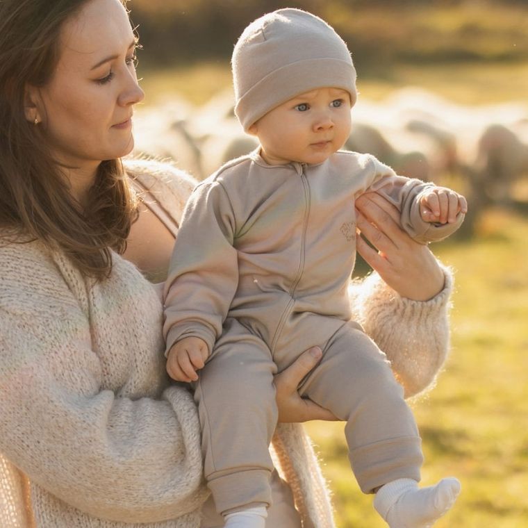 Pajac dziecięcy, wełna merino, beżowy, Eevi