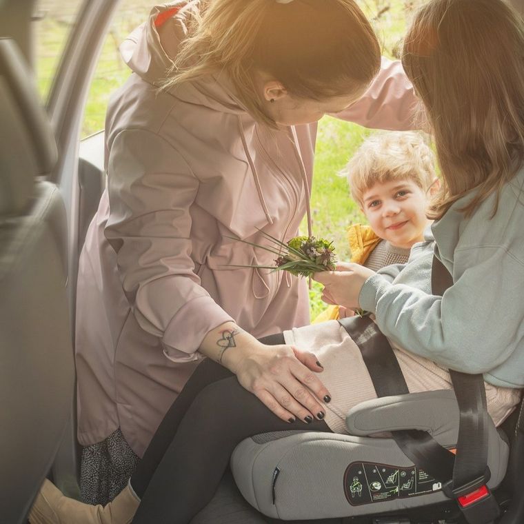 Petite&Mars, Optimus Pro, i-Size, podstawka samochodowa, black air, 125-150 cm