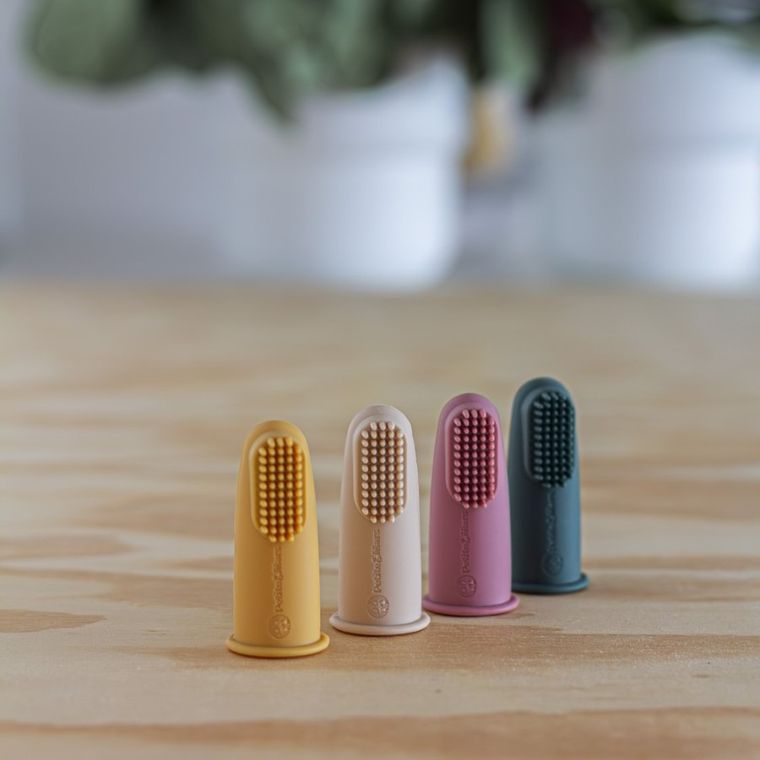 Petite&Mars, zestaw silikonowych szczoteczek na palec, Rose&Sand, 0m+, 2 szt.