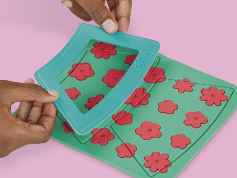 Play-Doh, Barbie Projektantka, Kwiaty i frędzle, zestaw kreatywny z lalką