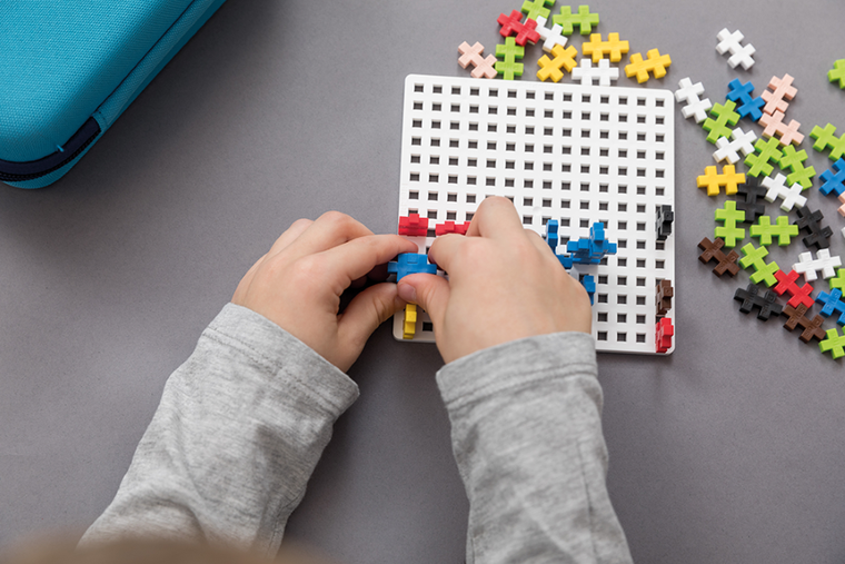 Plus-Plus, Zestawy Basic, Walizka podróżna z klockami, 100 elementów