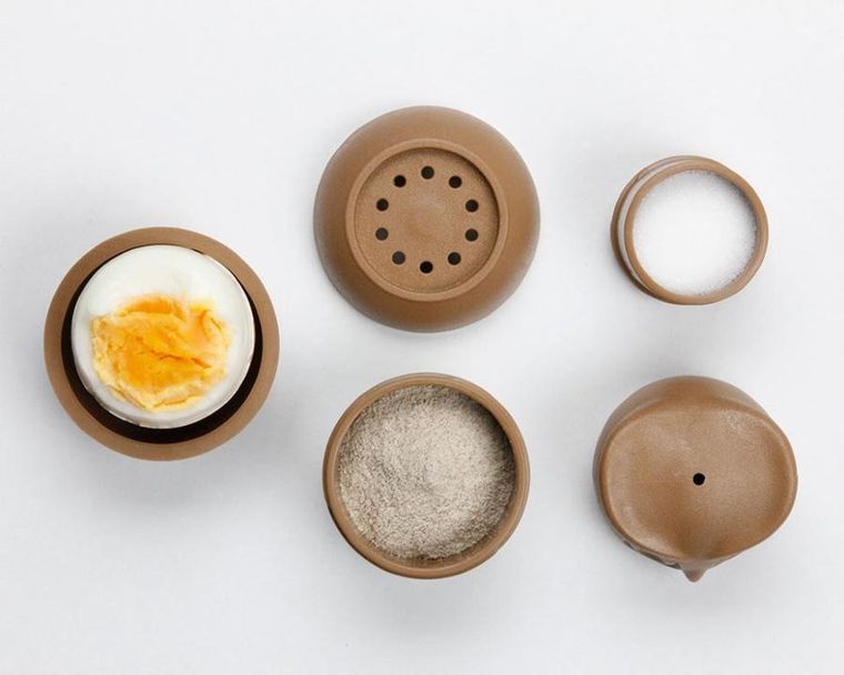 Qualy, kieliszek do jajek z solniczką oraz pieprzniczką