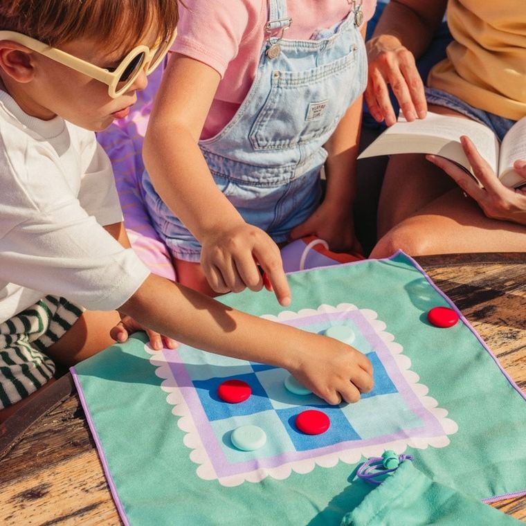 Quut, Travel Game, Chińczyk oraz Kółko i Krzyżyk, wodoodporny zestaw gier podróżnych 2w1